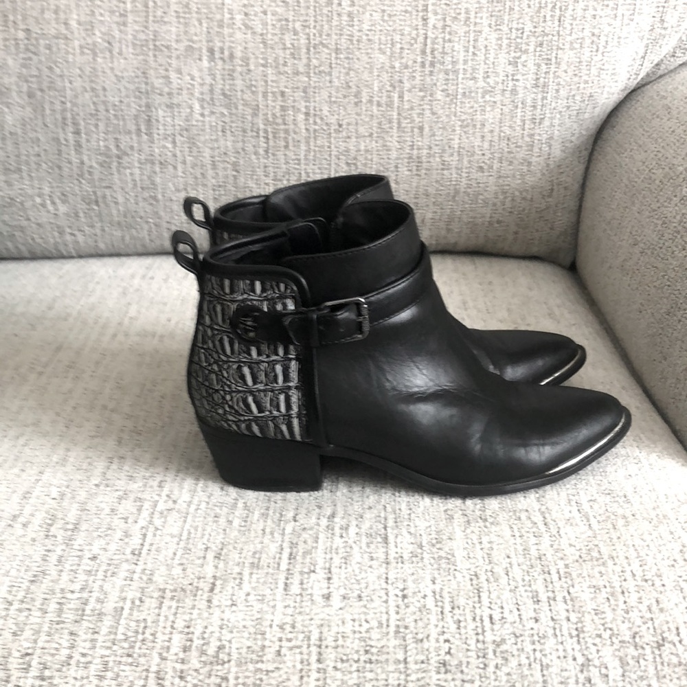 Sam Edelman Black leather booties with pattern by Circus   Size 7.5